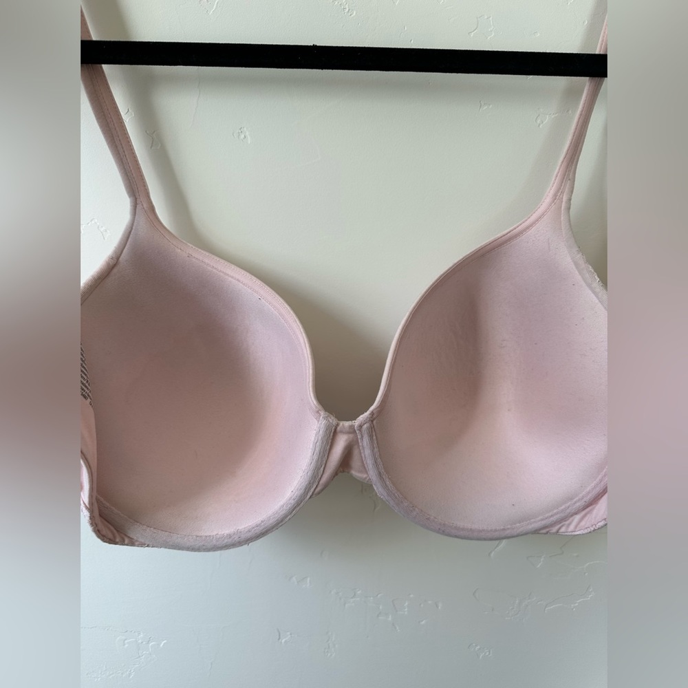 Victoria’s Secret bra. Size 34DDD - Picture 3 of 4
